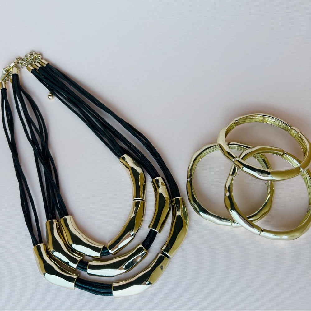 NWOT Chicos necklace & bracelet set